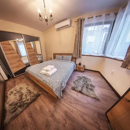 Apartment Design 1bdr In Center - Free Parking *