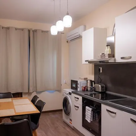 Apartment Design 1bdr In Center - Free Parking *