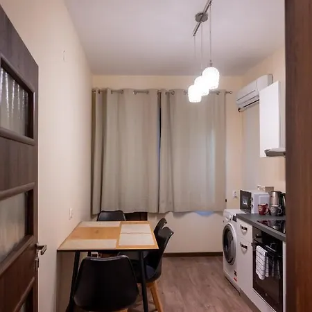 Design 1bdr In Center - Free Parking *